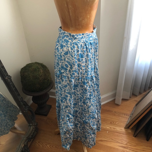 Women’s Universal Threads blue and white floral skirt S - Picture 2 of 8